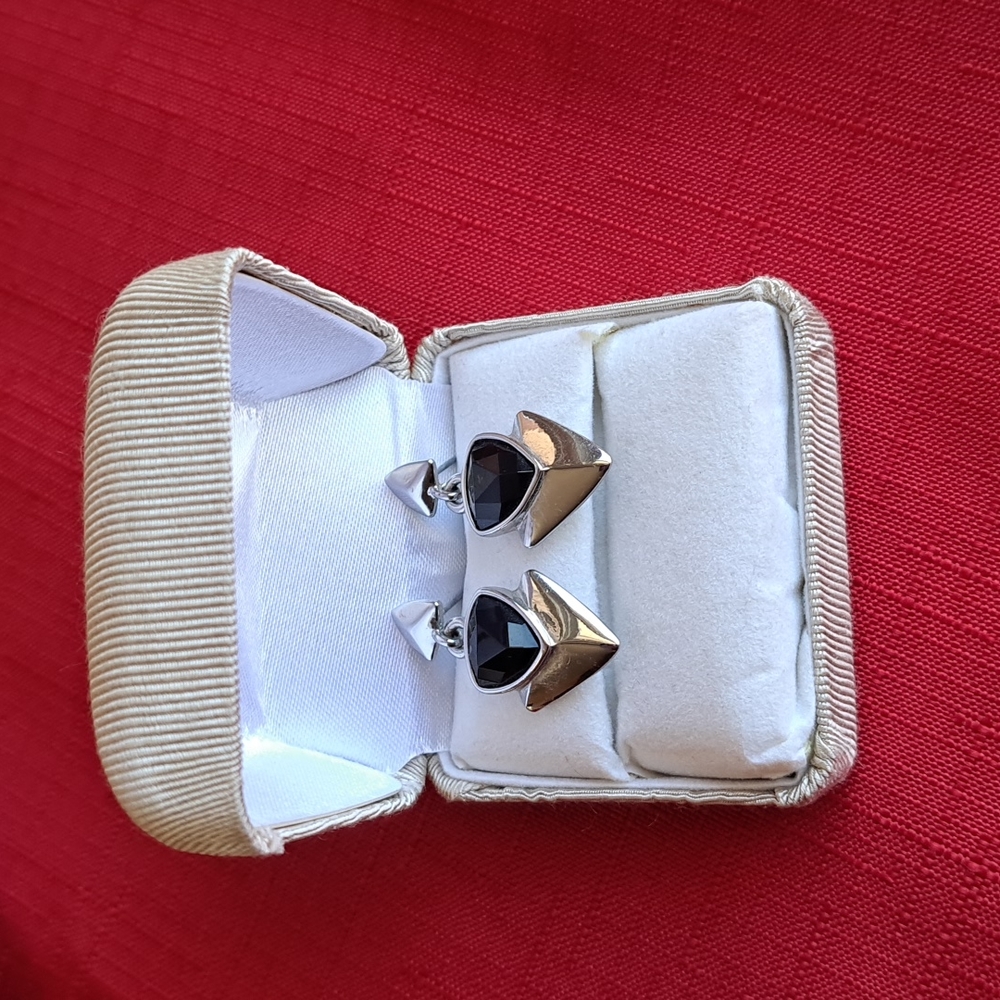 Dangle earrings